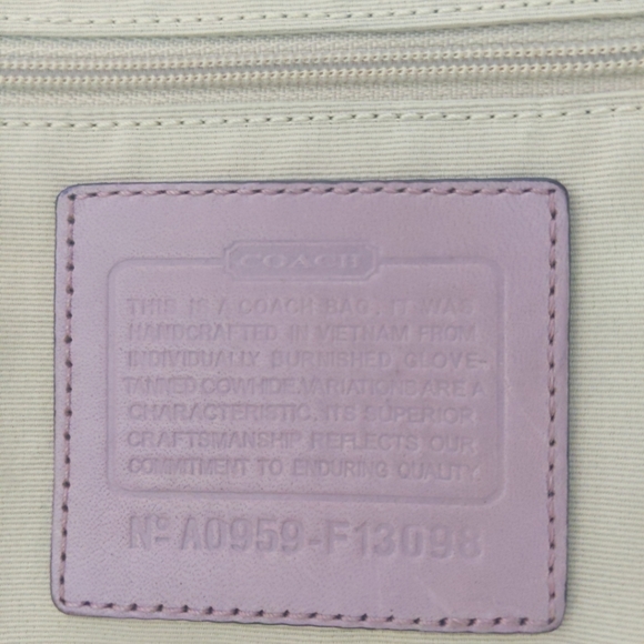 Authentic Coach Leather Tote, Medium size, Lavender - Picture 4 of 5